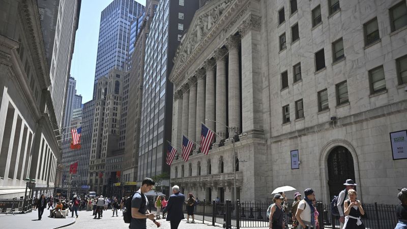 NYSE Says Strange Glitch That Showed Berkshire Hathaway Down 99.97% Has Been Fixed |  CNN Business